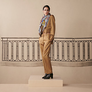 【こなれ感がUP】GroBes Dreieckstuch Coup de Fouet Chemise Coup de Fouet Chemise giant triangle | Hermès Netherlands